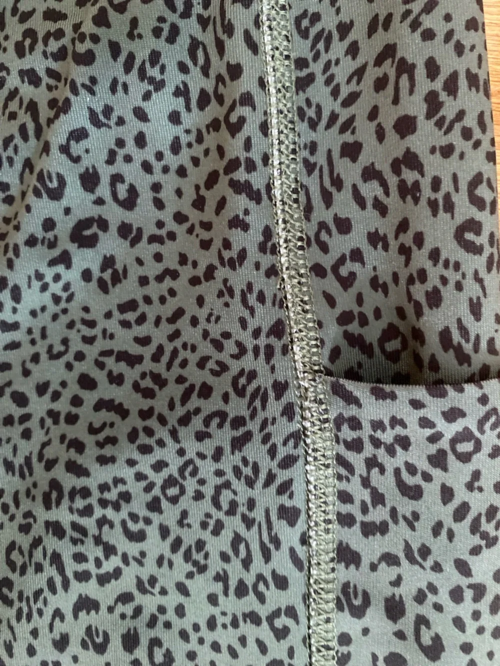 Tek Gear XXL Olive Green Animal Print Capri Leggings High Rise Pocket Active - Picture 6 of 10